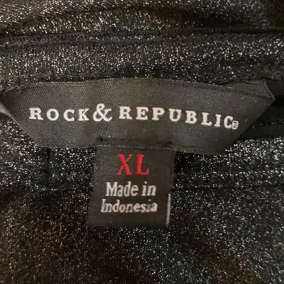 Rock & Republic black V-Neck long sleeve shirt - Picture 2 of 5